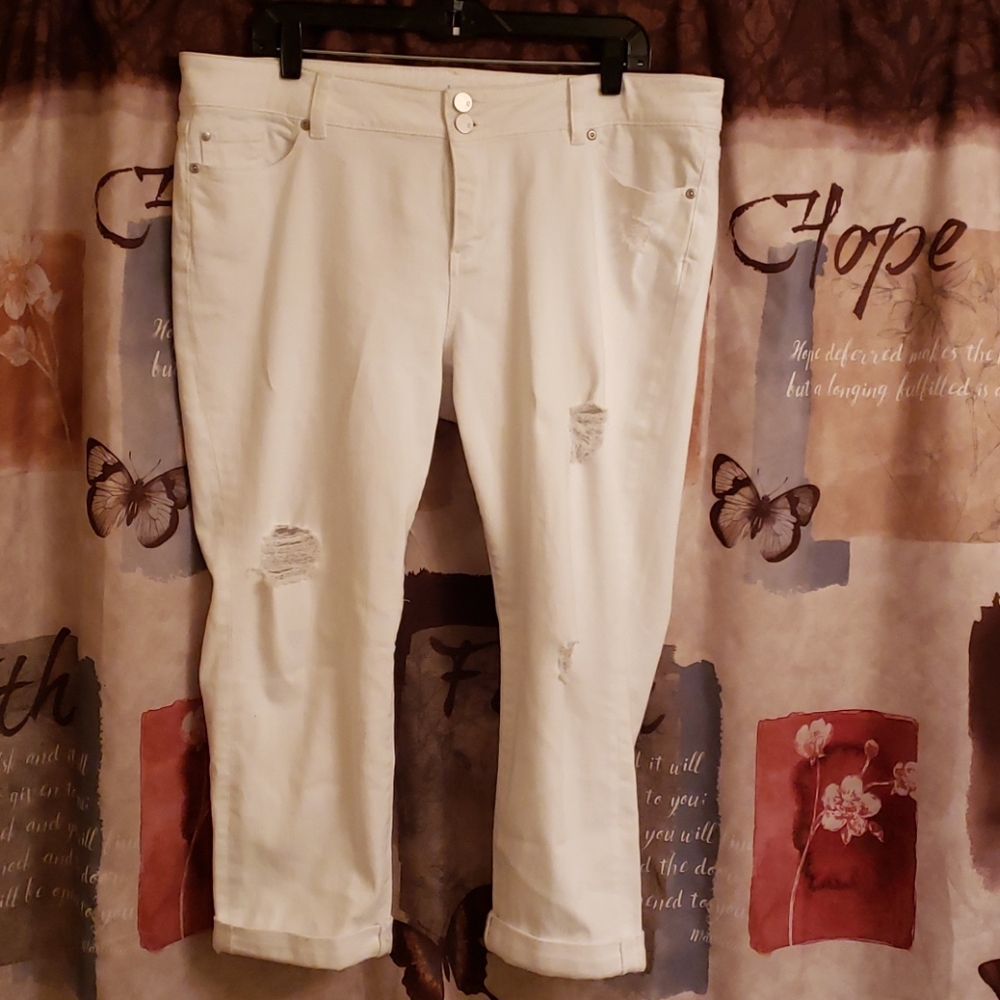 Cuffed Frayed Capris